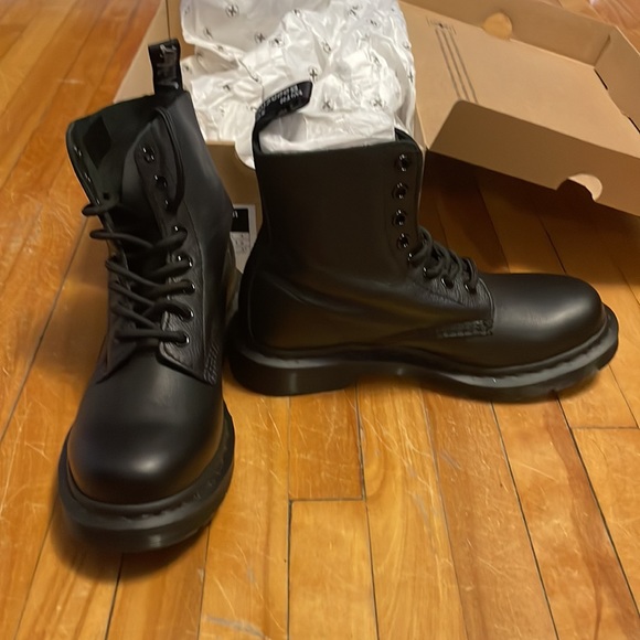 NIB  dr martens womens size 6 - Picture 4 of 9